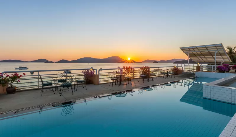 Kantary Bay-Pool at dusk